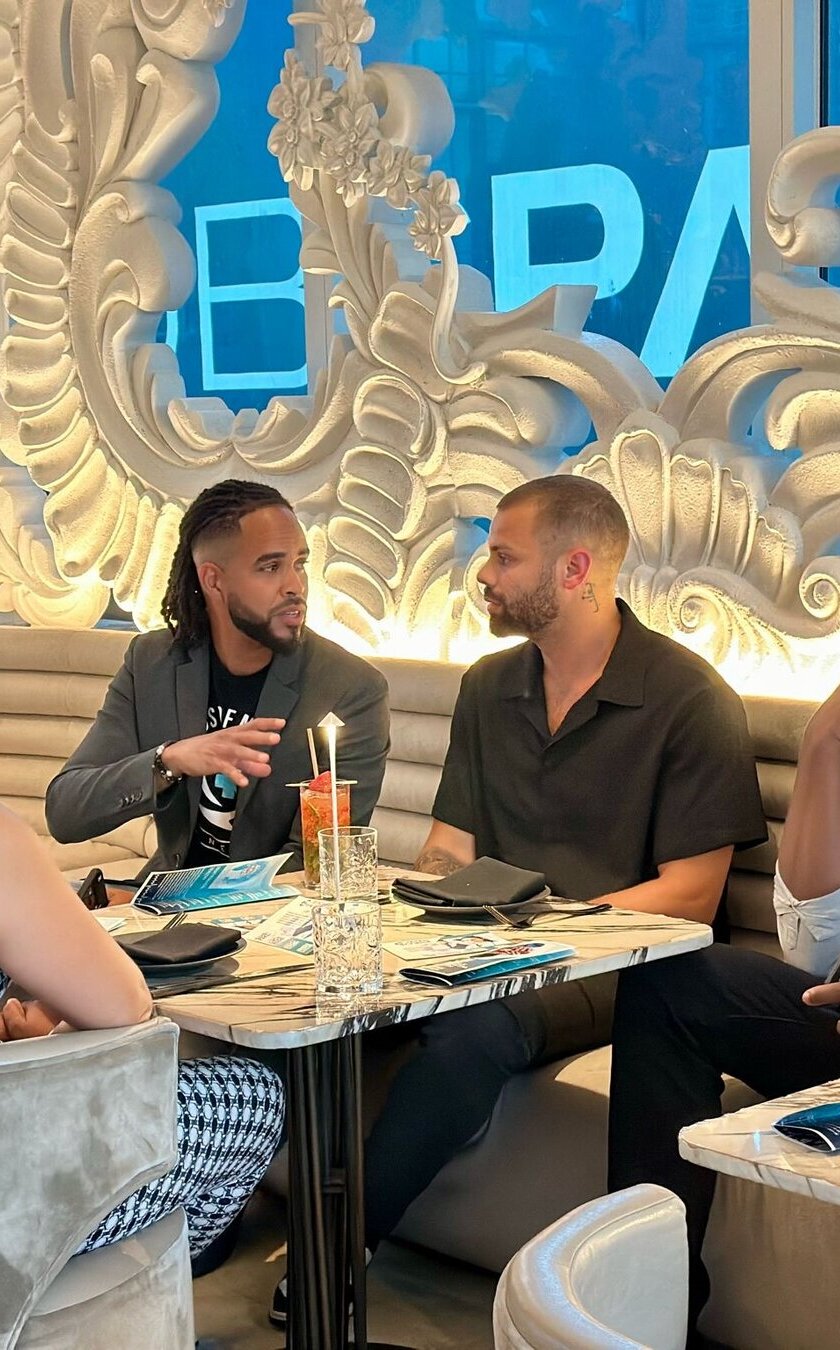 FOM members in conversation